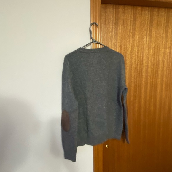 Banana Republic 100% cashmere sweater. - Picture 2 of 4